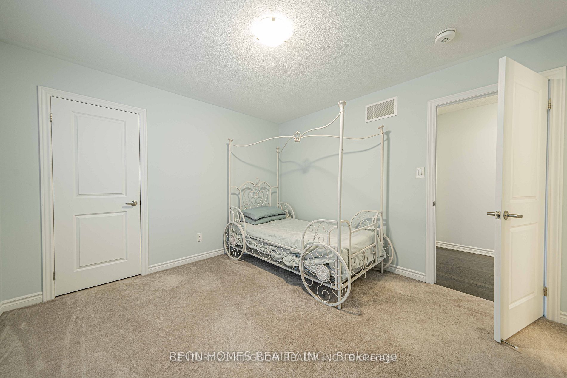 2142 Saffron Dr