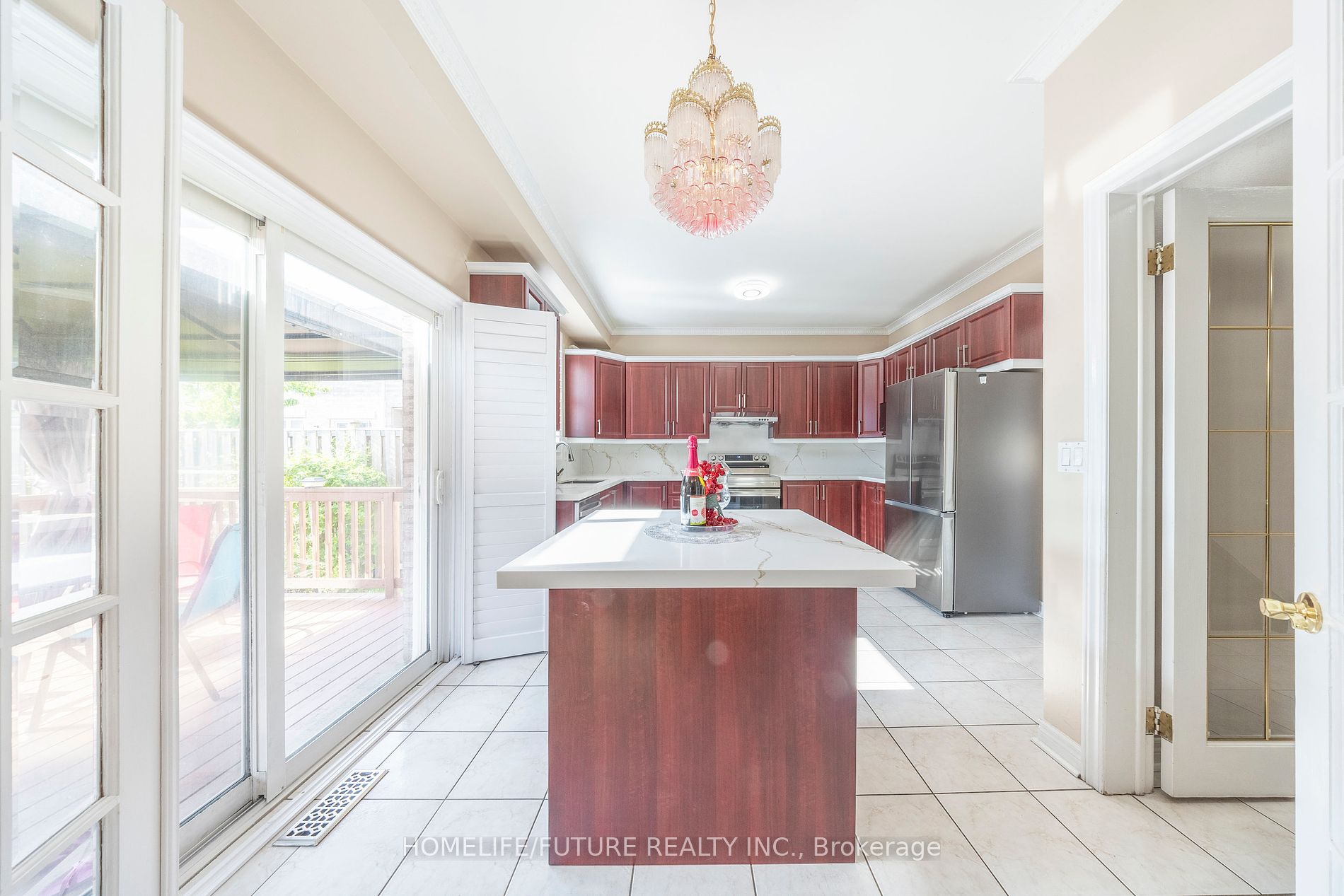 636 Staines Rd
