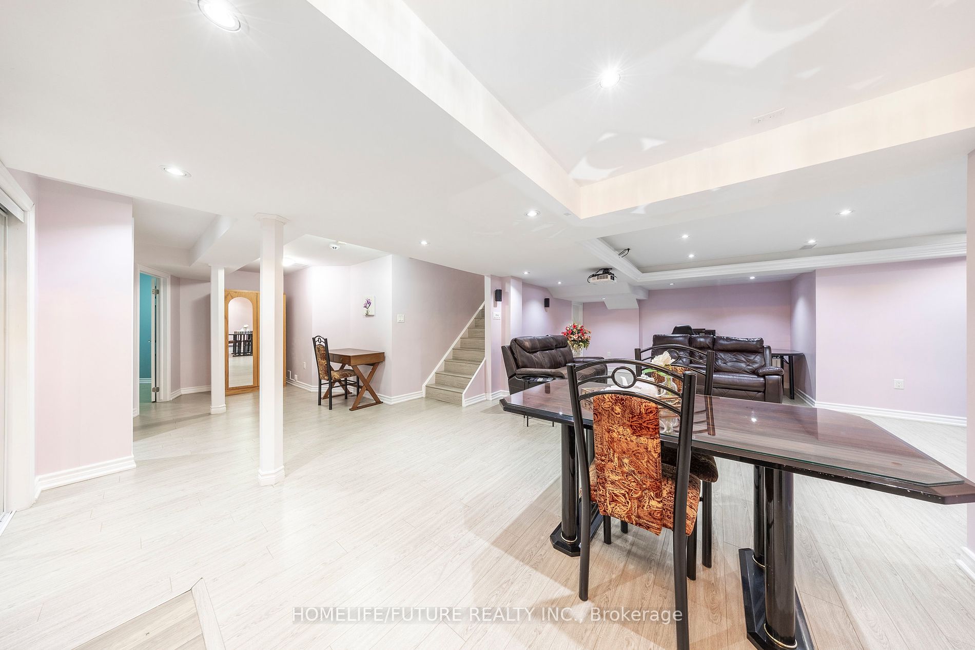 636 Staines Rd