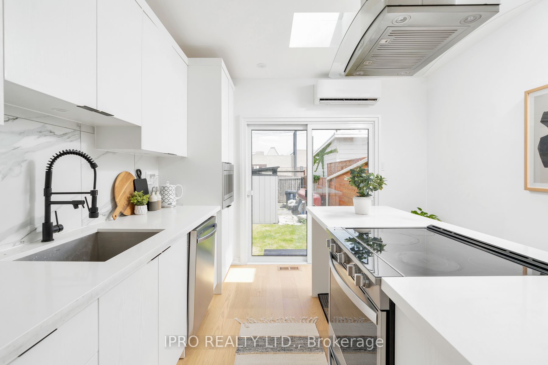 5 1/2 Luttrell Avenue
