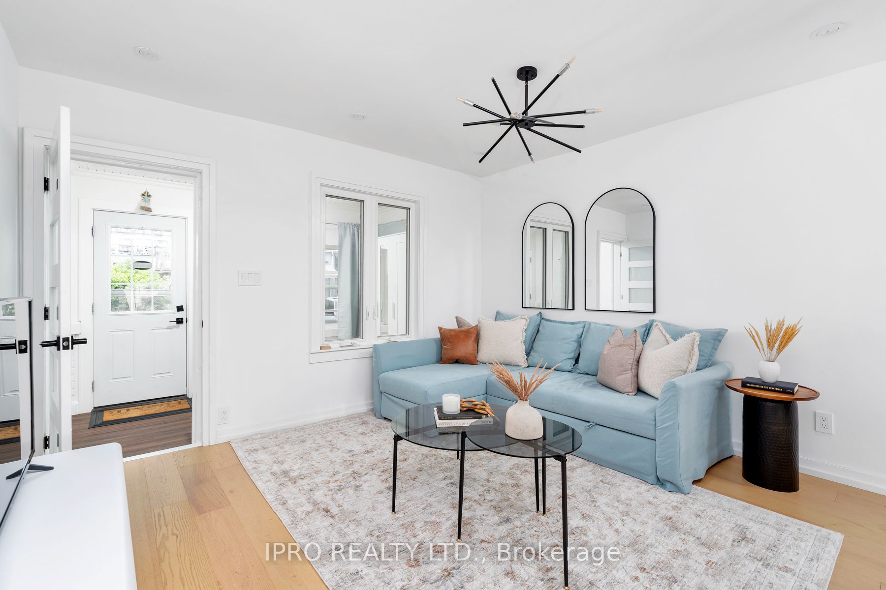5 1/2 Luttrell Avenue