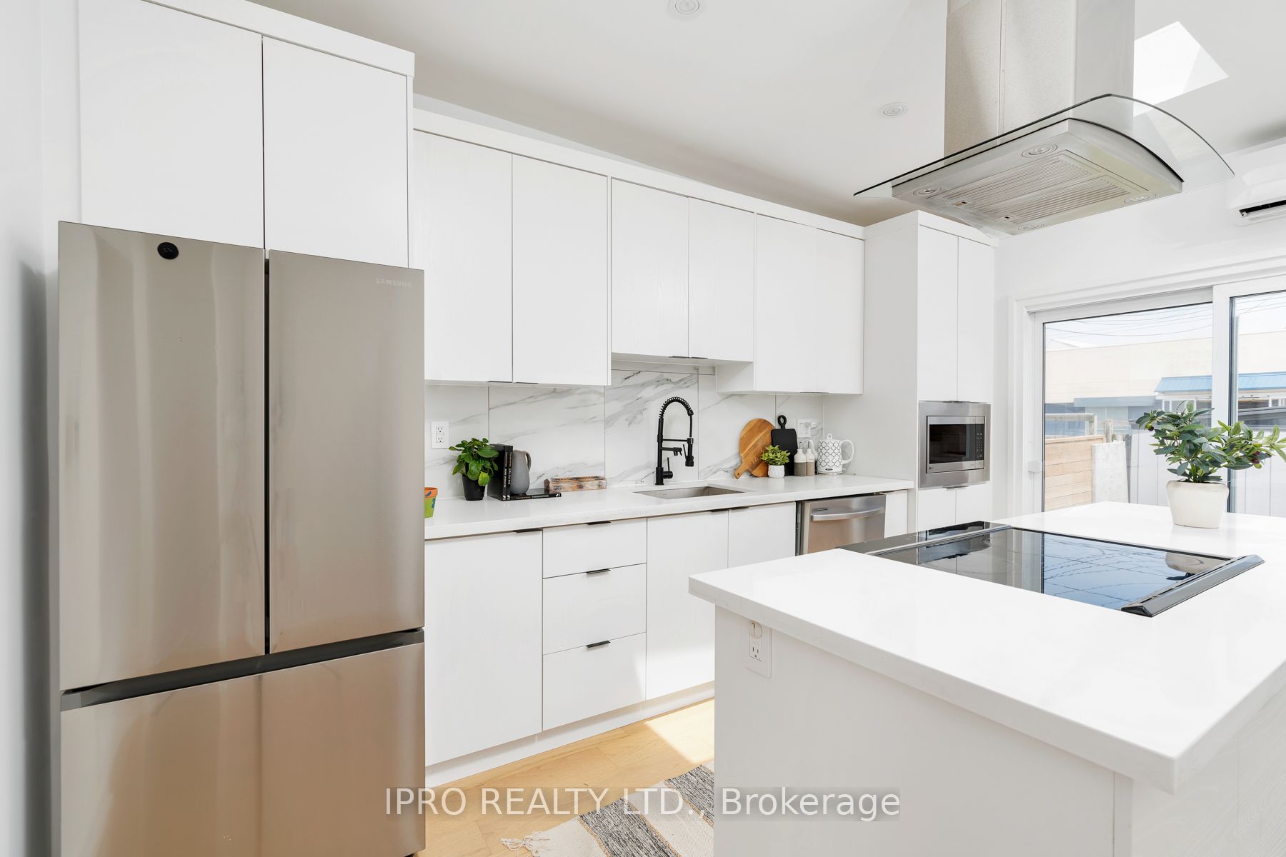 5 1/2 Luttrell Avenue