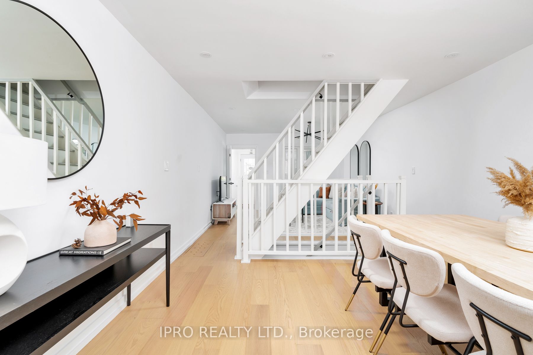 5 1/2 Luttrell Avenue