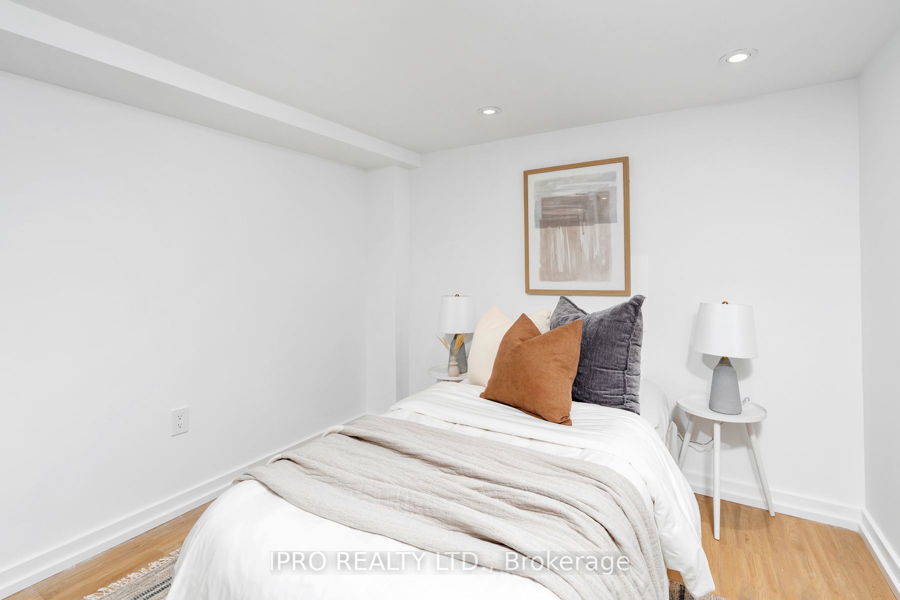 5 1/2 Luttrell Avenue