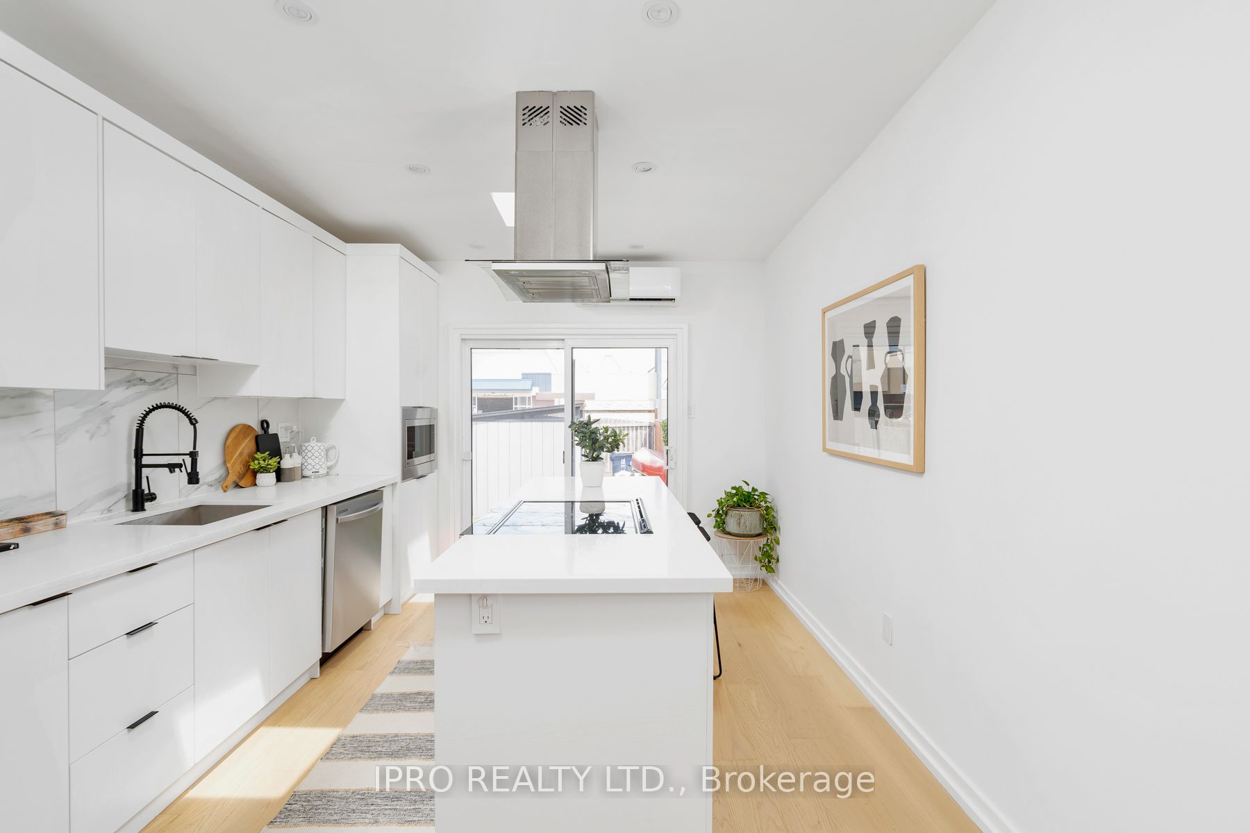 5 1/2 Luttrell Avenue