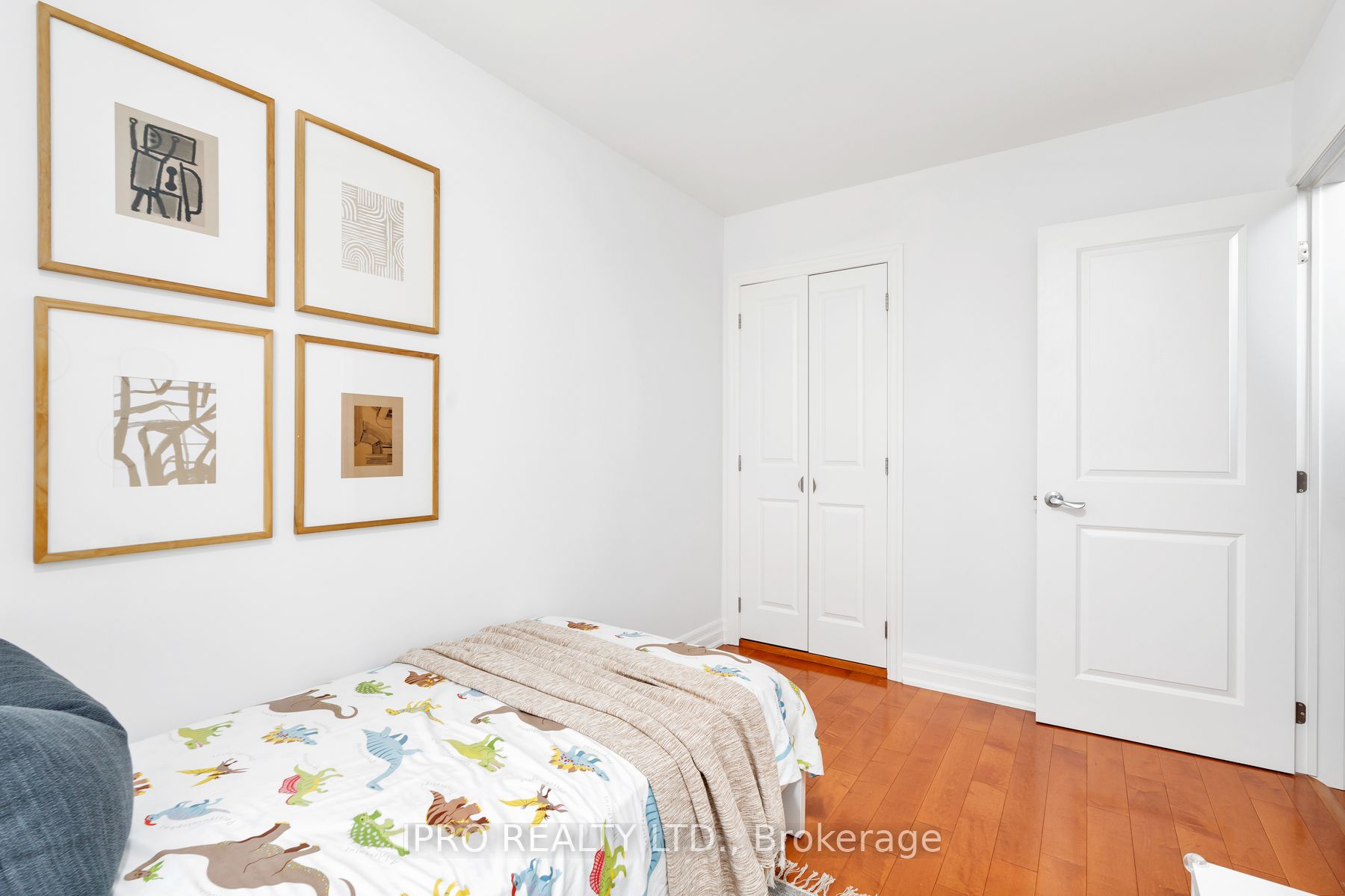 5 1/2 Luttrell Avenue