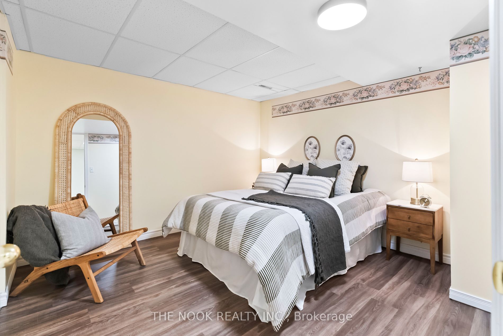 100 Mcfeeters Cres