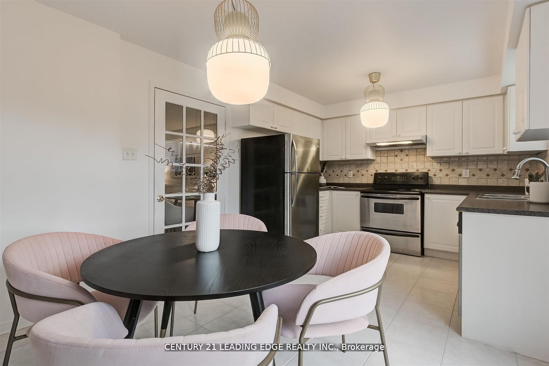 215 Andona Crescent