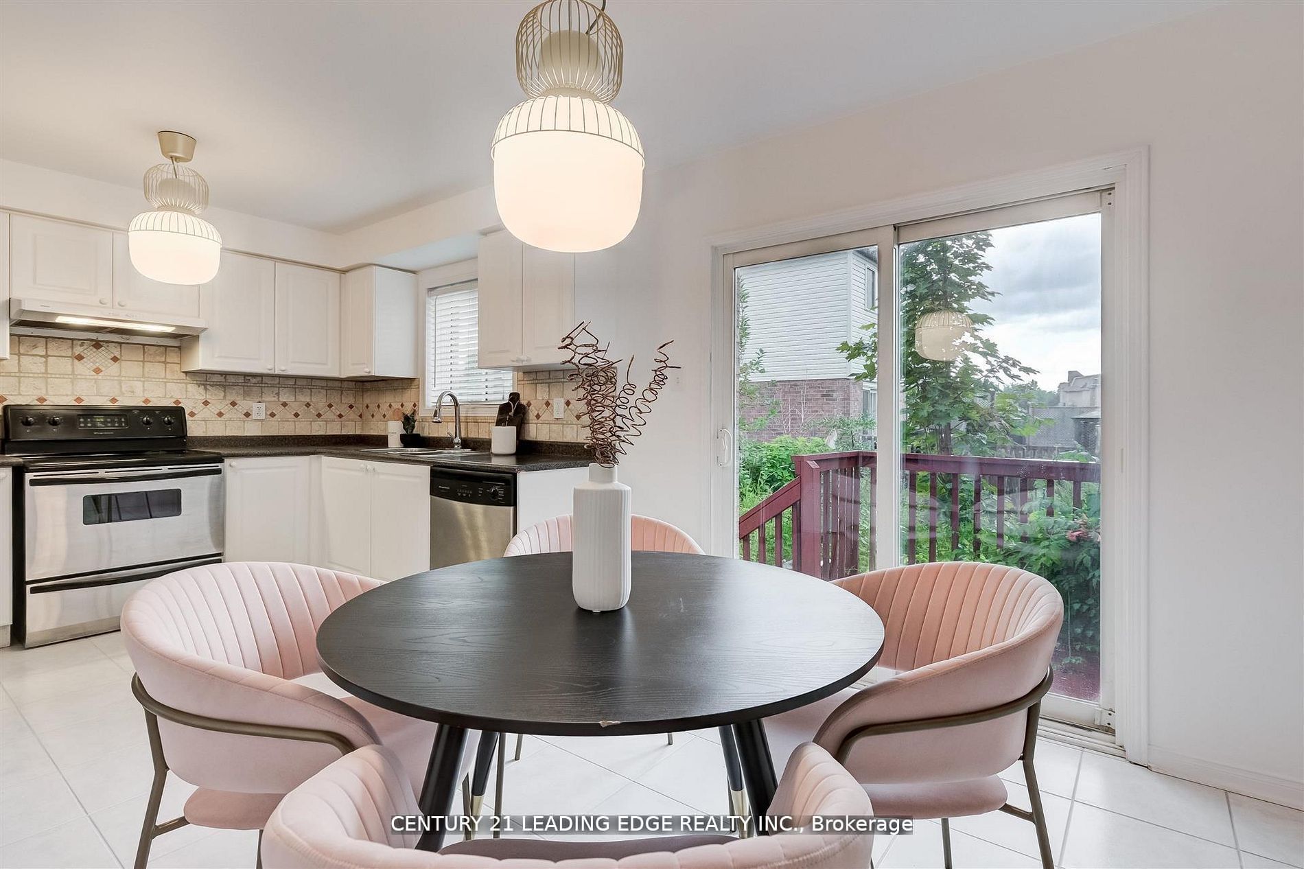 215 Andona Crescent