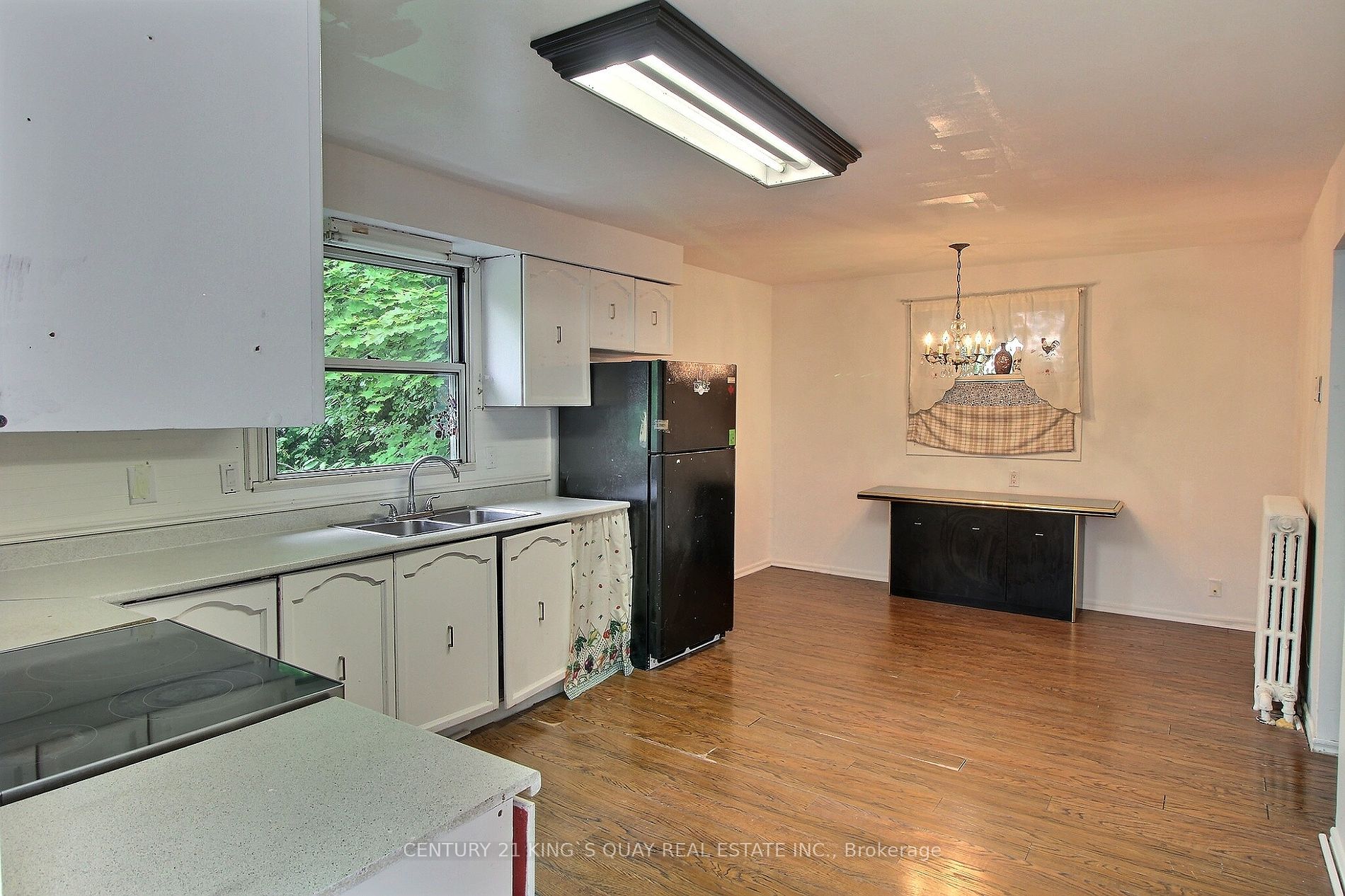 211 Park Road S