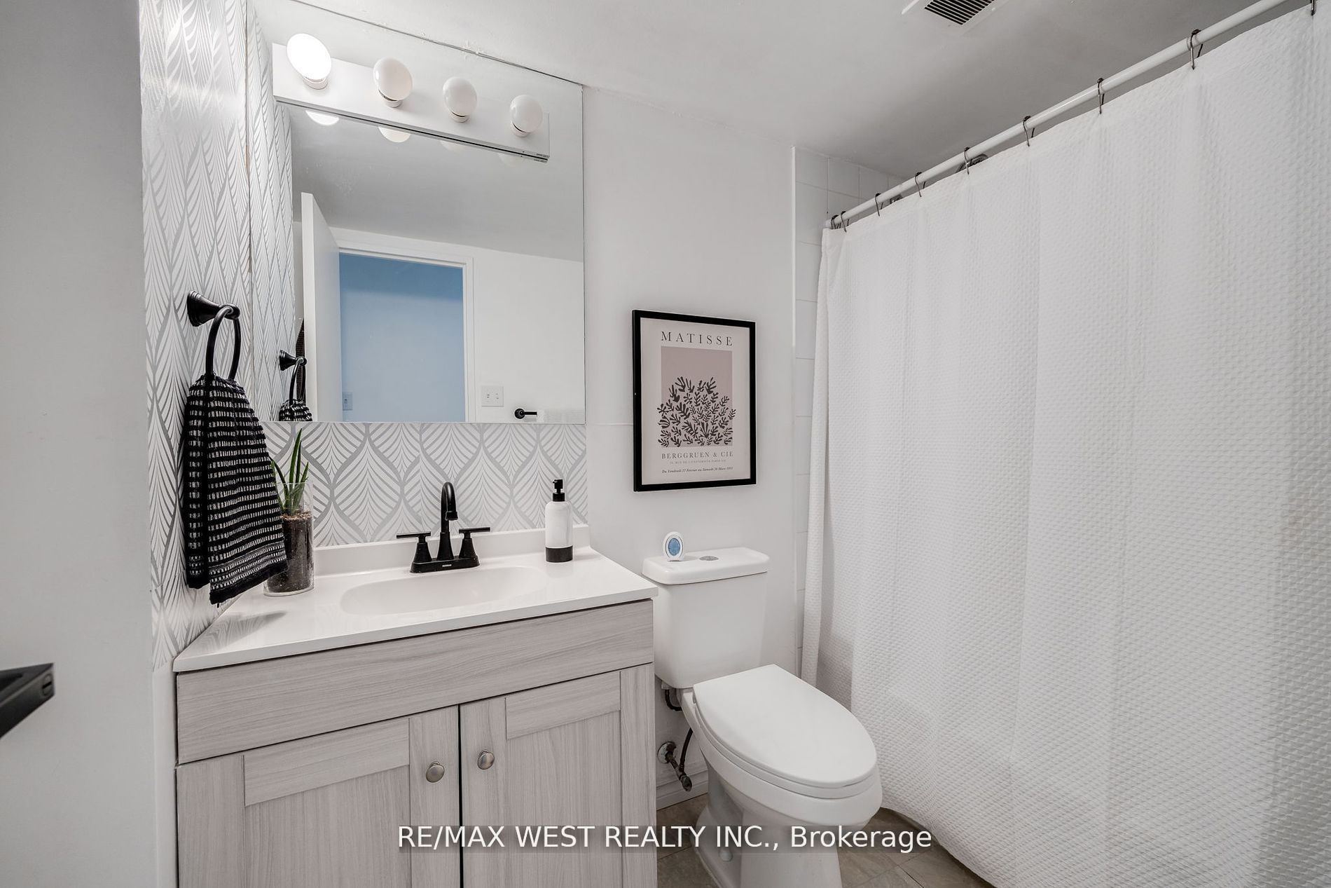 1210 Radom Street, #910