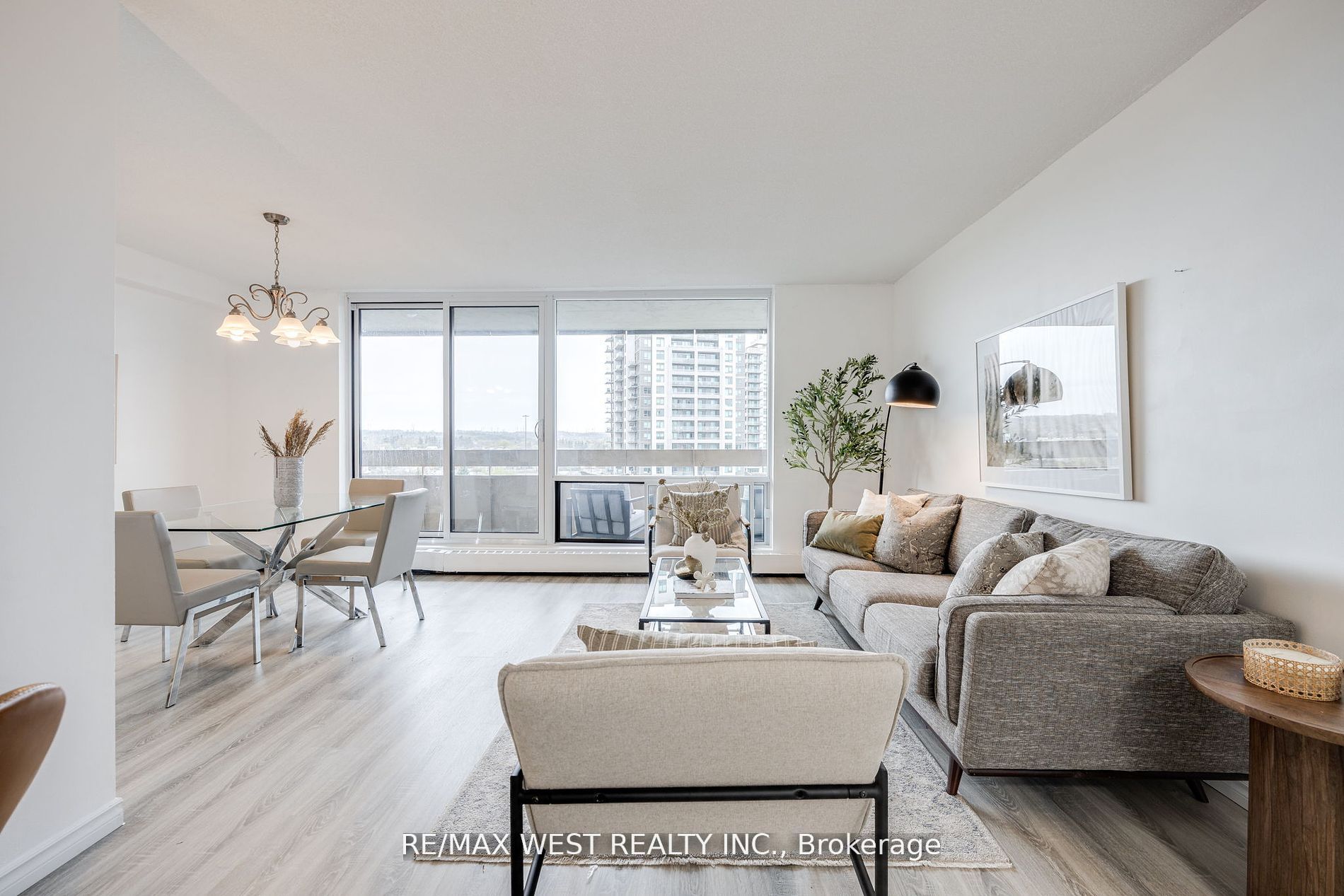 1210 Radom Street, #910