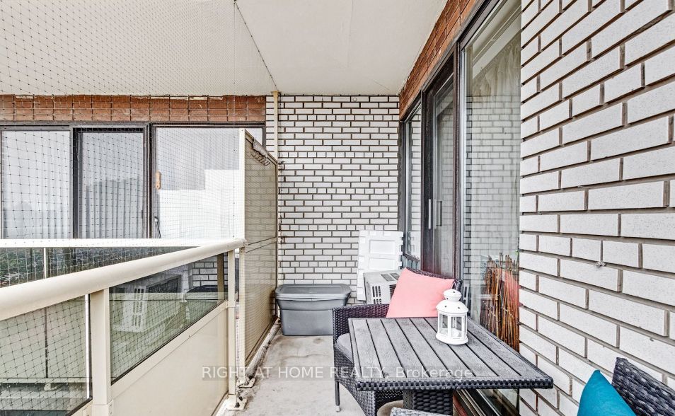 915 Midland Ave N, #403