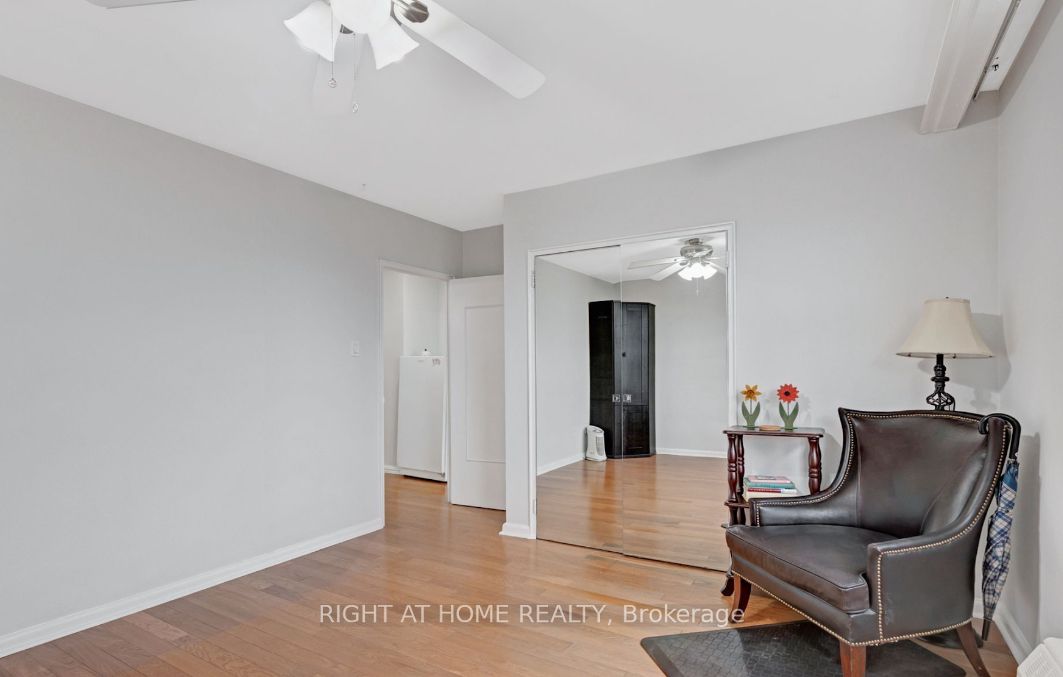 915 Midland Ave N, #403