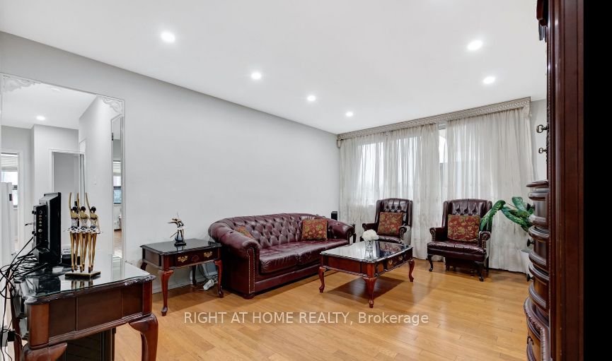 915 Midland Ave N, #403