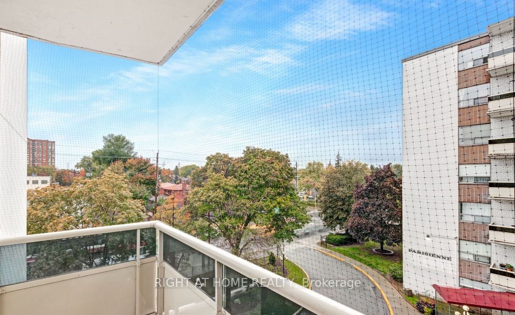 915 Midland Ave N, #403