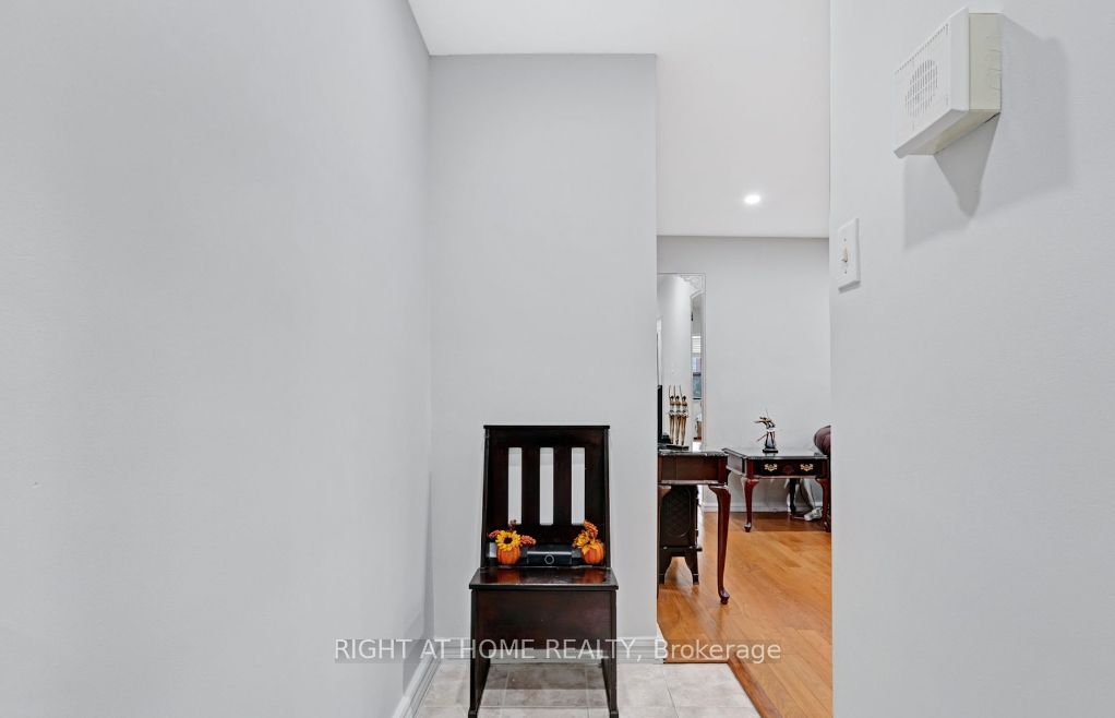 915 Midland Ave N, #403