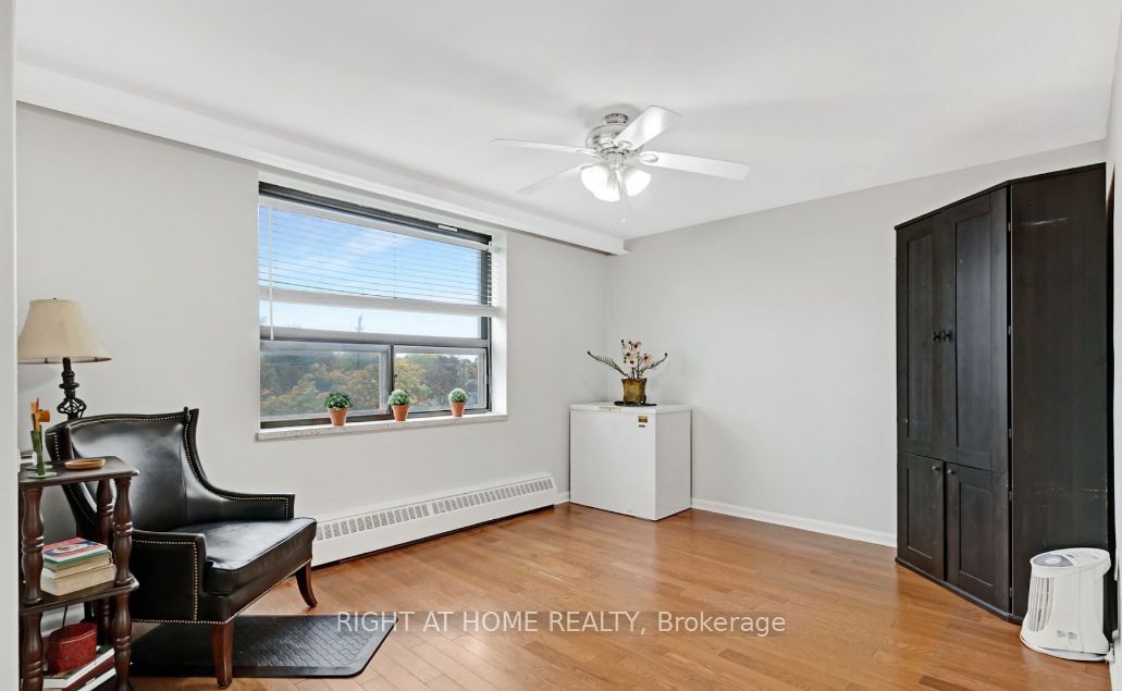 915 Midland Ave N, #403