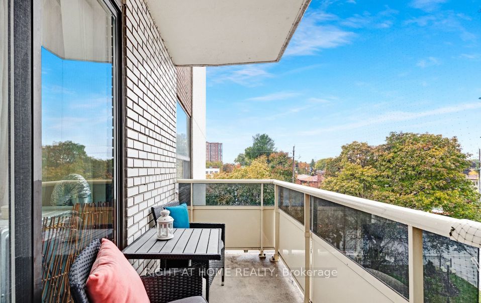915 Midland Ave N, #403