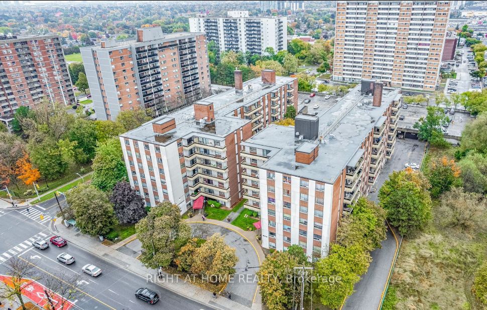 915 Midland Ave N, #403