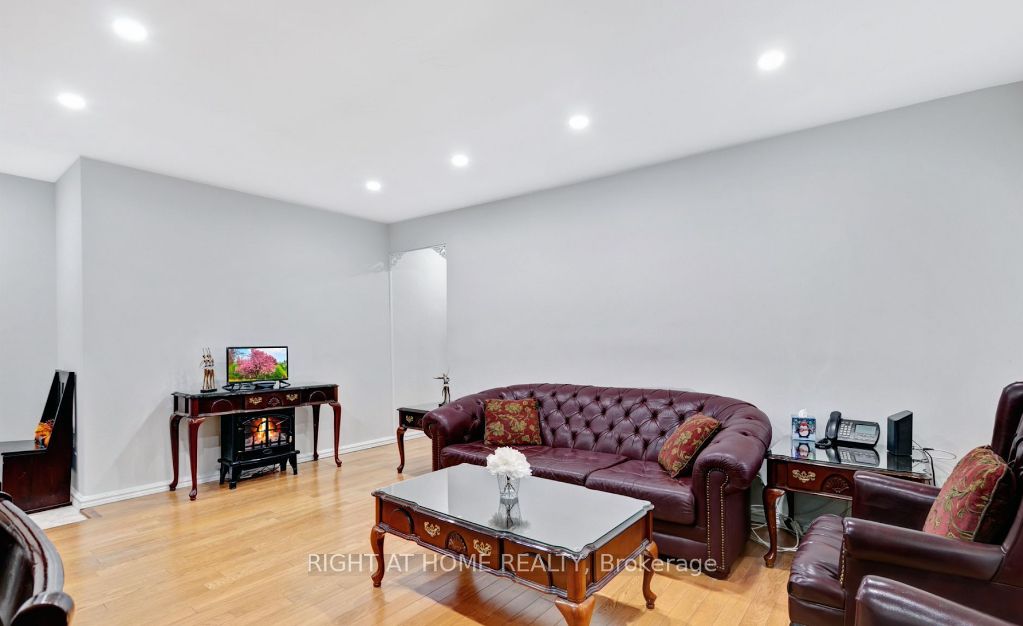 915 Midland Ave N, #403