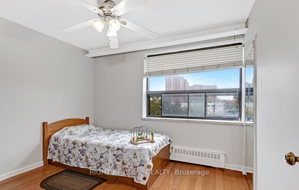 915 Midland Ave N, #403