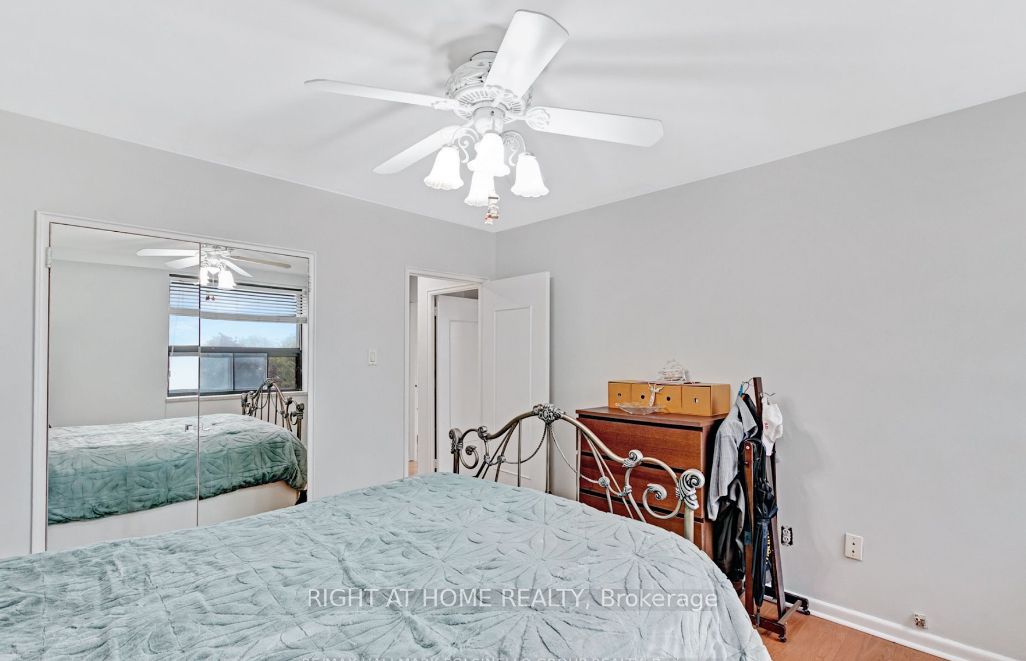 915 Midland Ave N, #403
