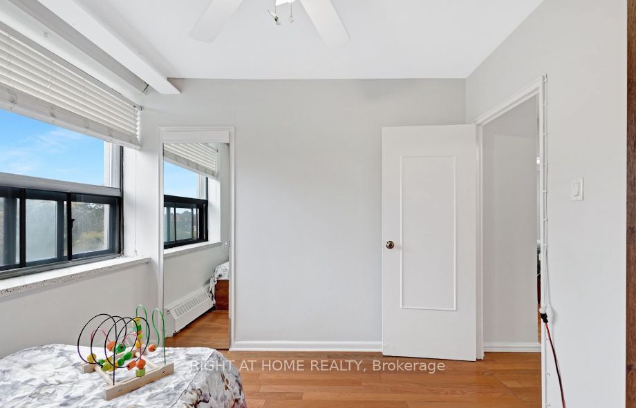 915 Midland Ave N, #403