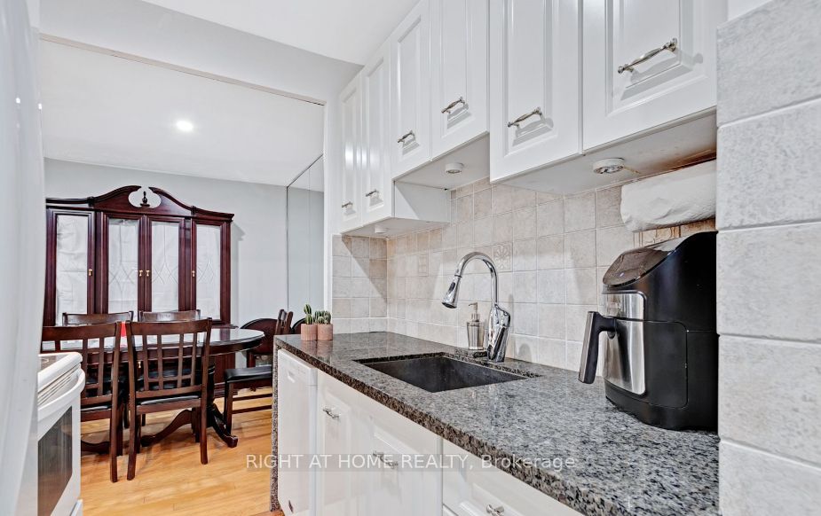 915 Midland Ave N, #403