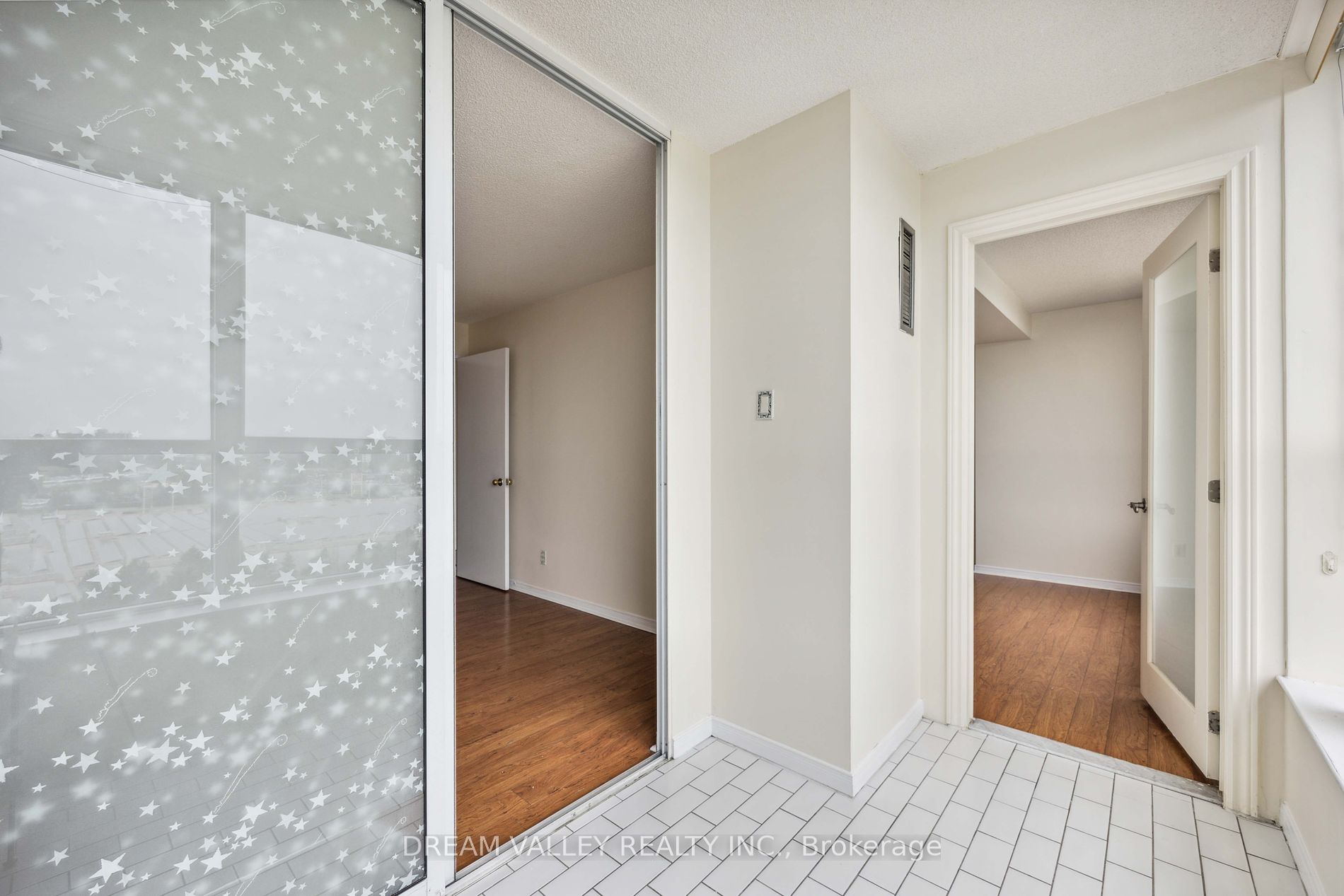 330 Mccowan Road, #906