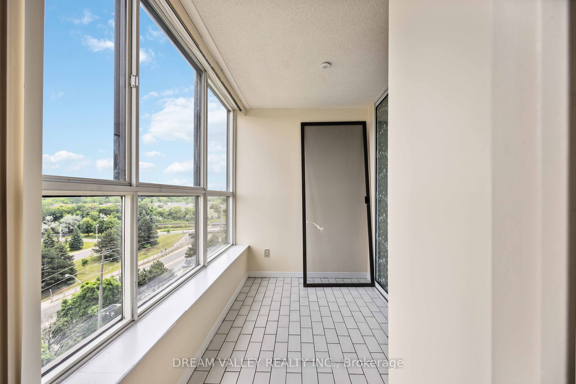 330 Mccowan Road, #906