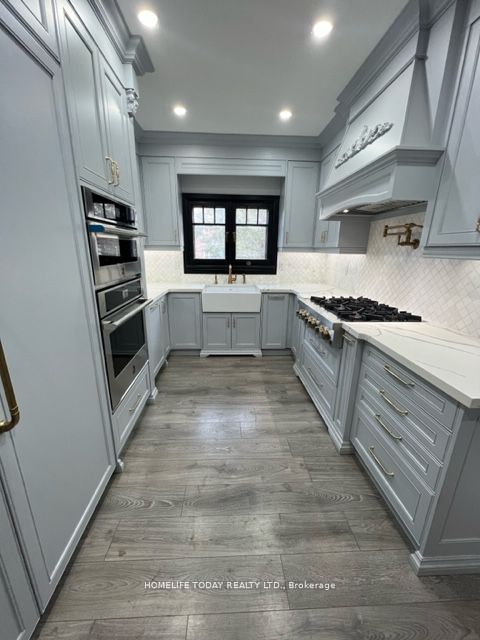 512 Simcoe St N