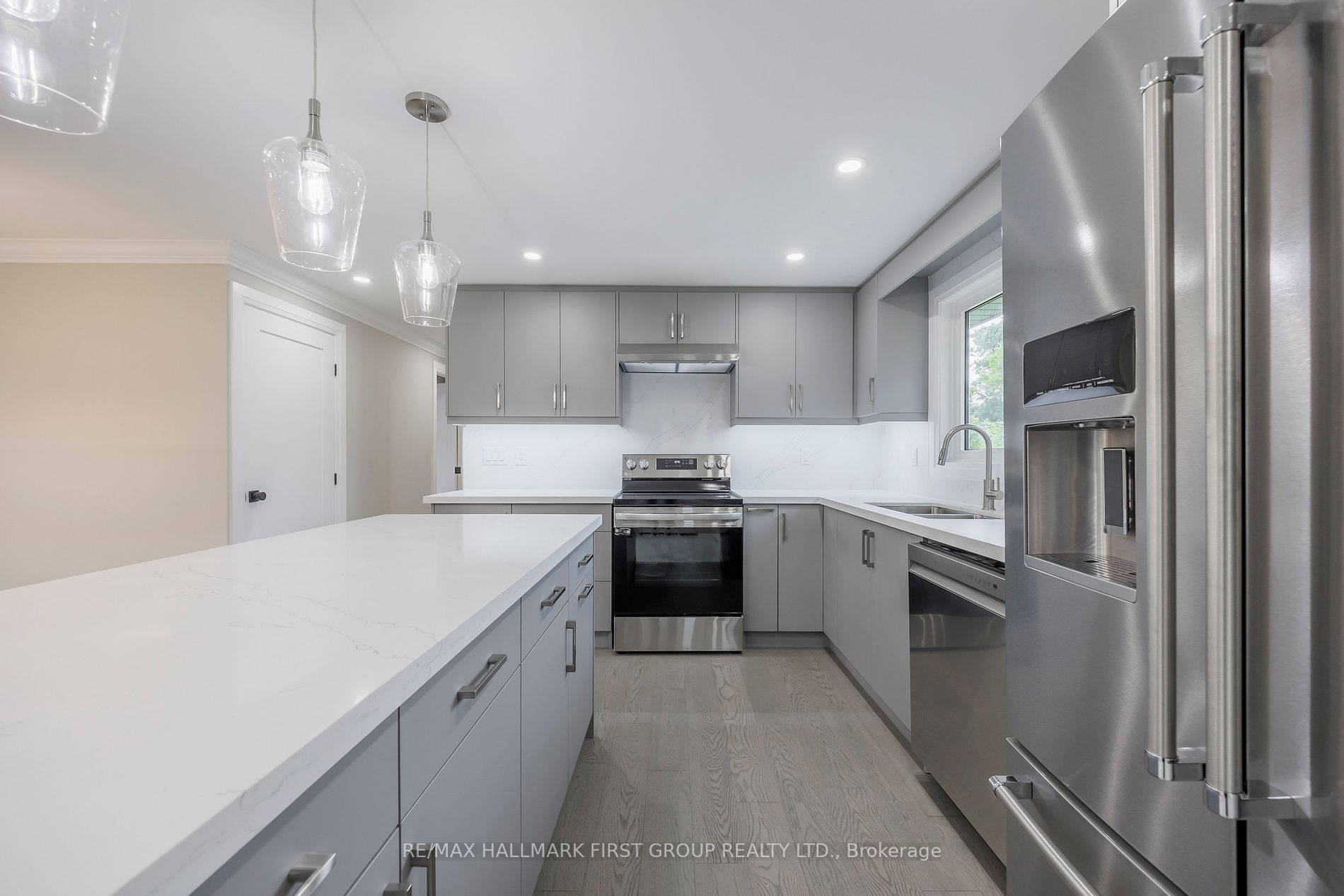 741 Downview Cres