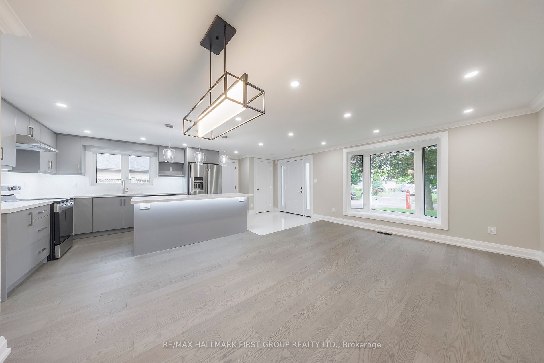 741 Downview Cres