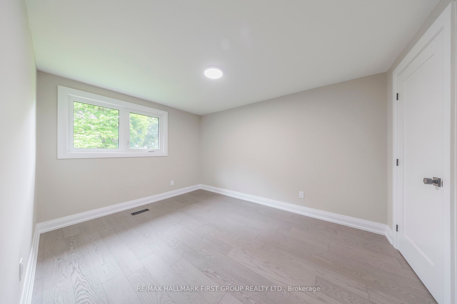 741 Downview Cres