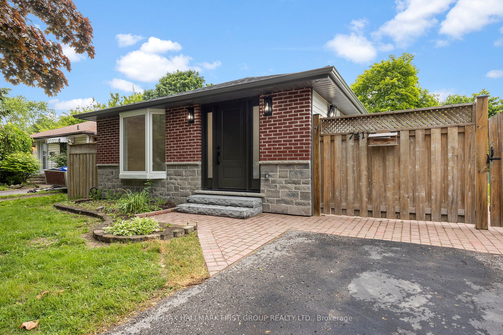 741 Downview Cres
