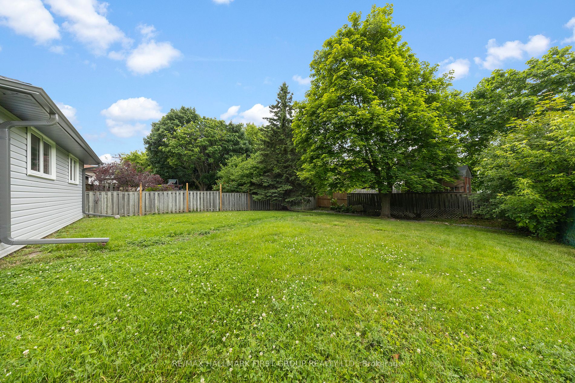 741 Downview Cres