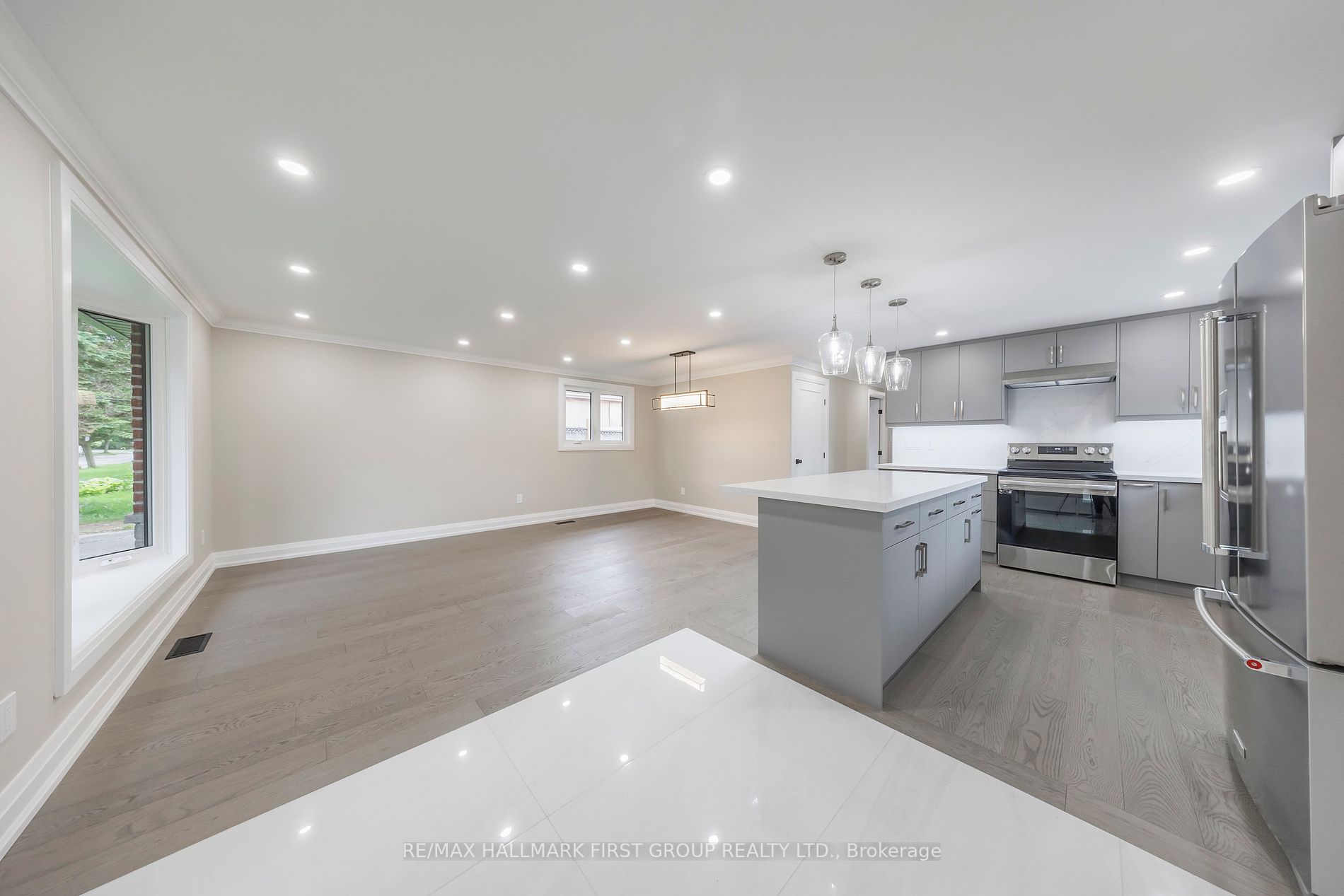 741 Downview Cres