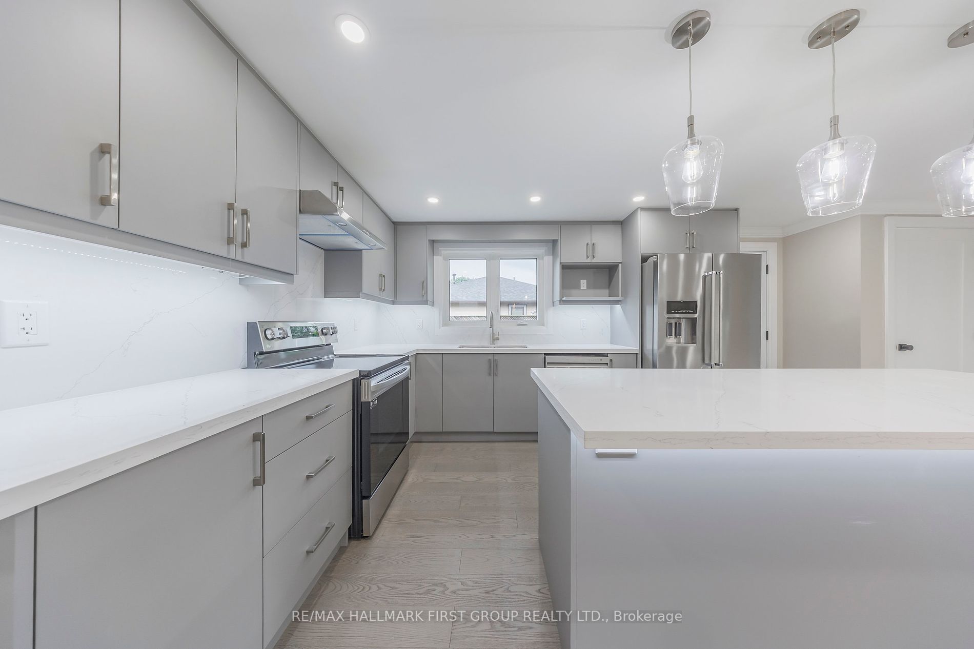 741 Downview Cres