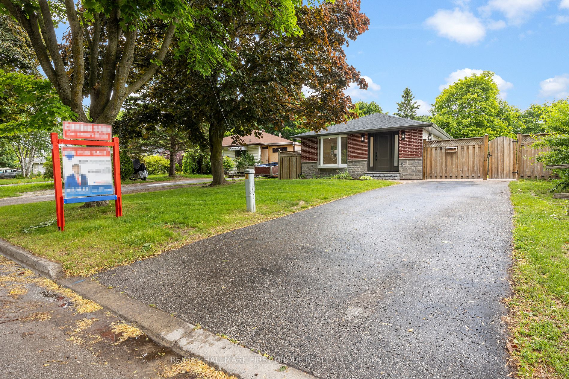 741 Downview Cres