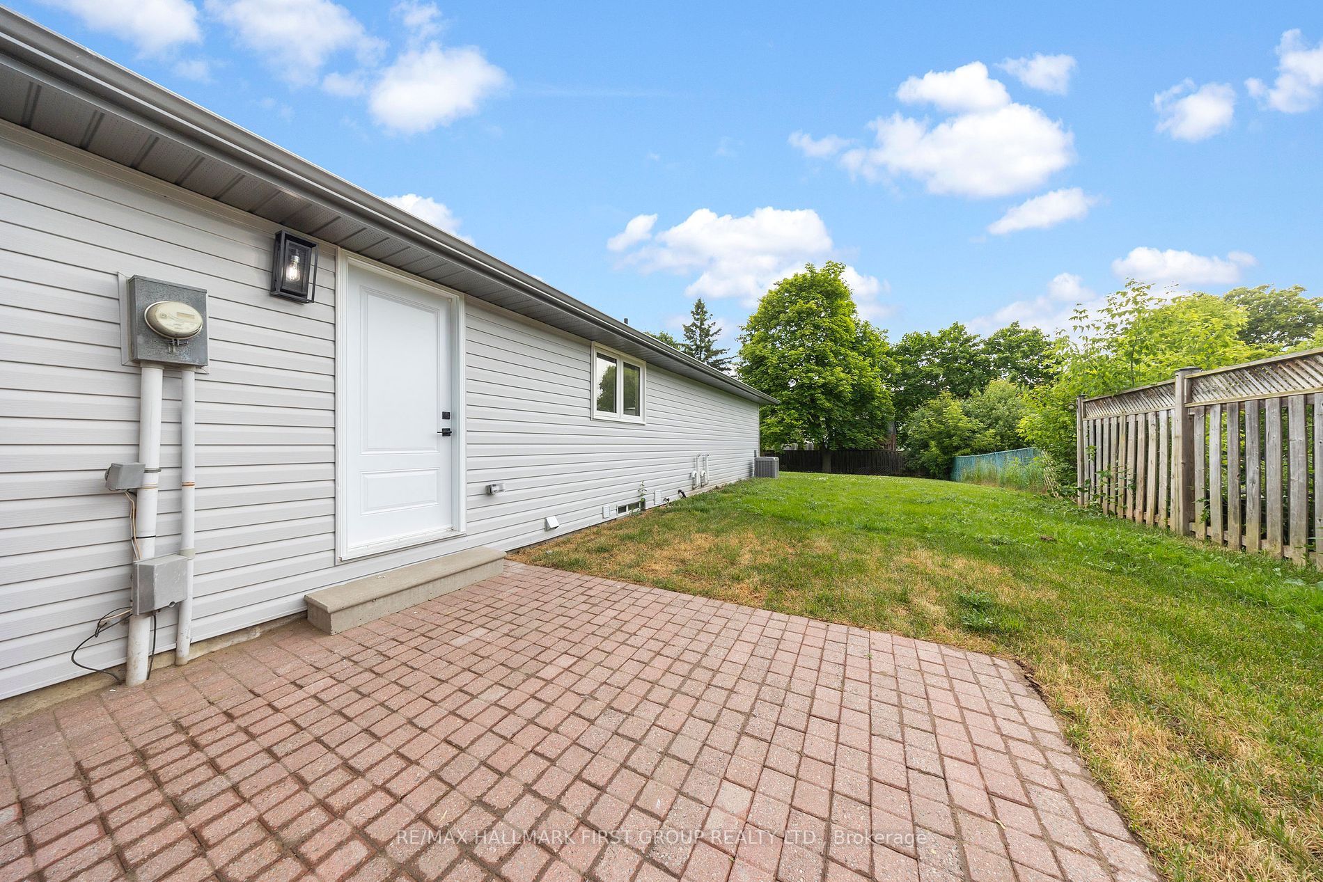 741 Downview Cres