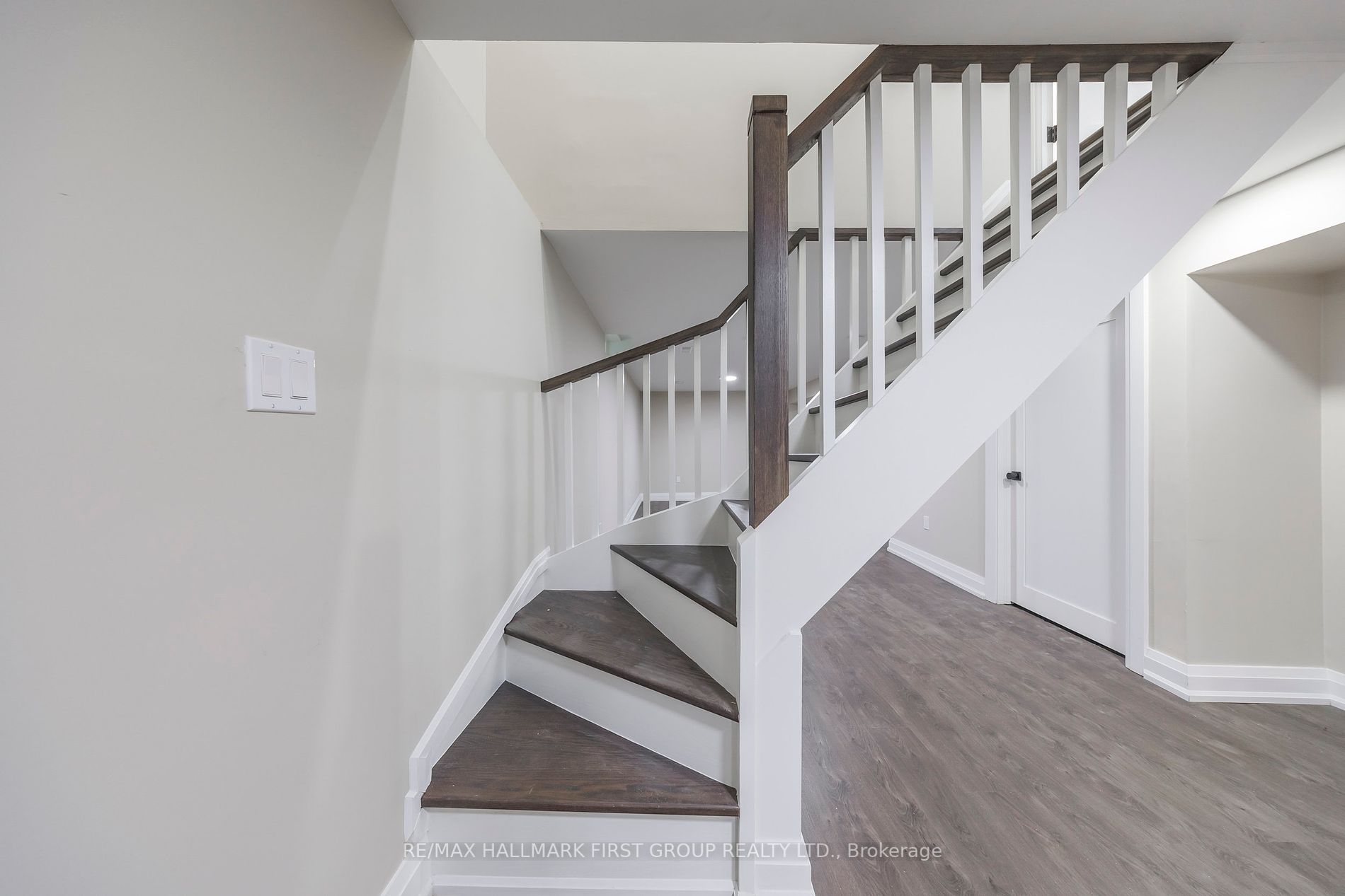 741 Downview Cres