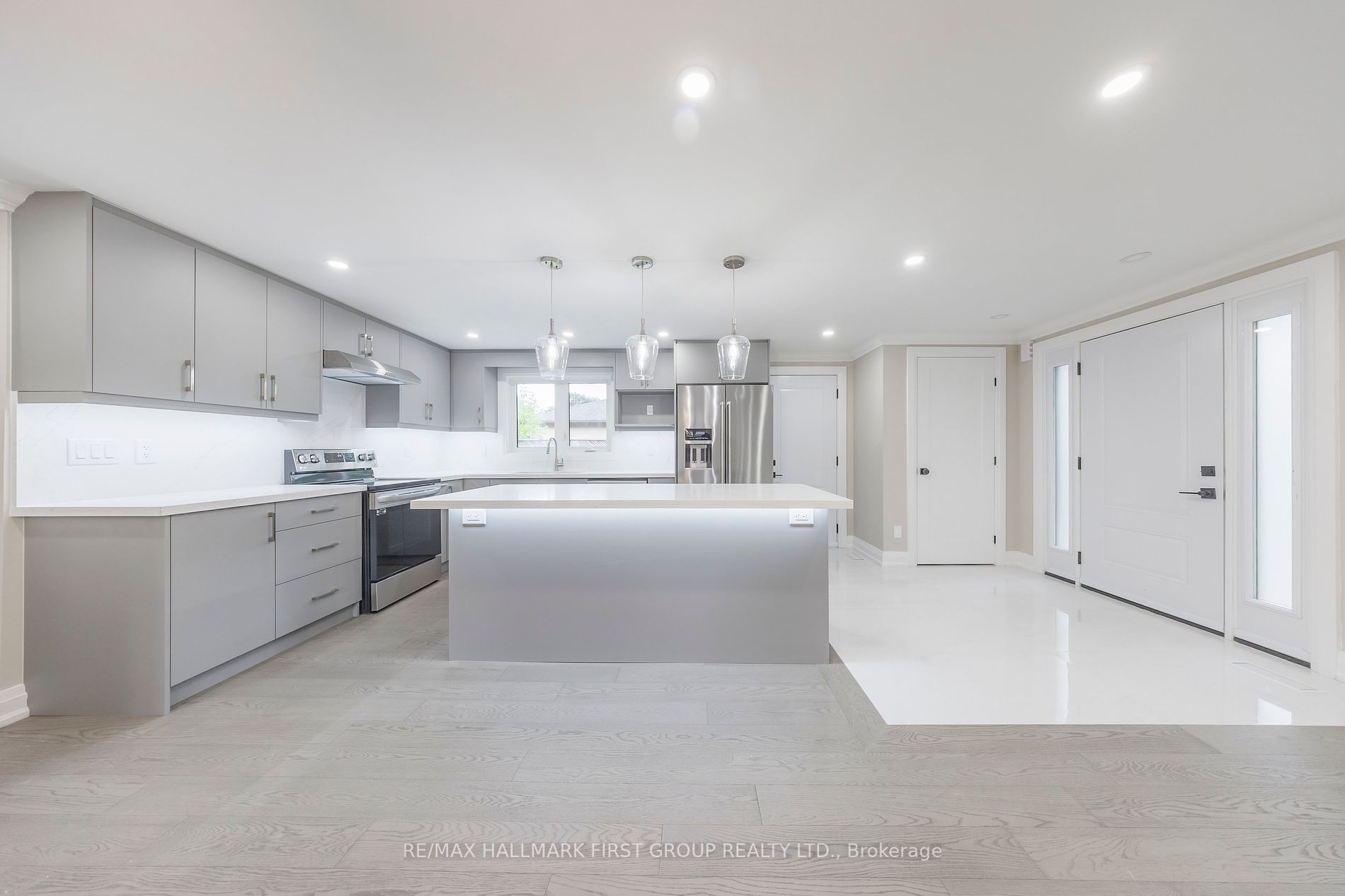741 Downview Cres