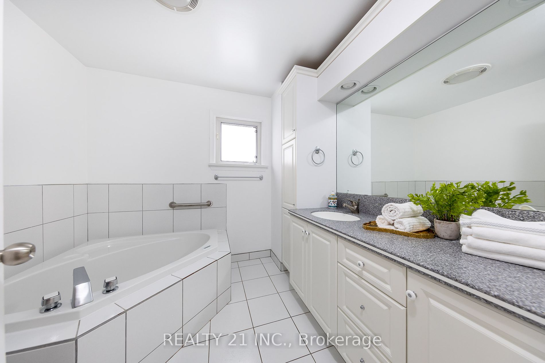 27A St Quentin Ave
