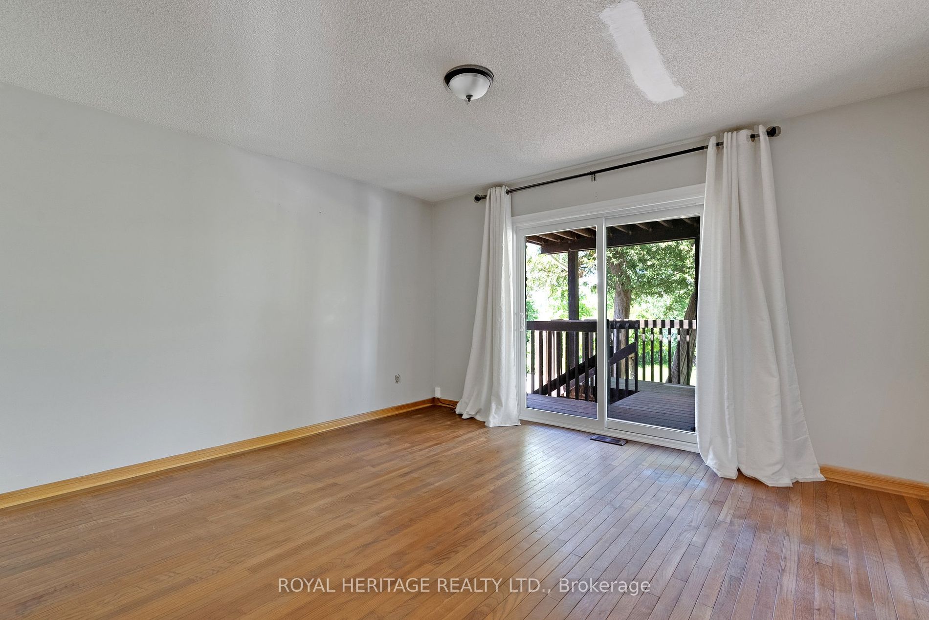 52 West Beach Road