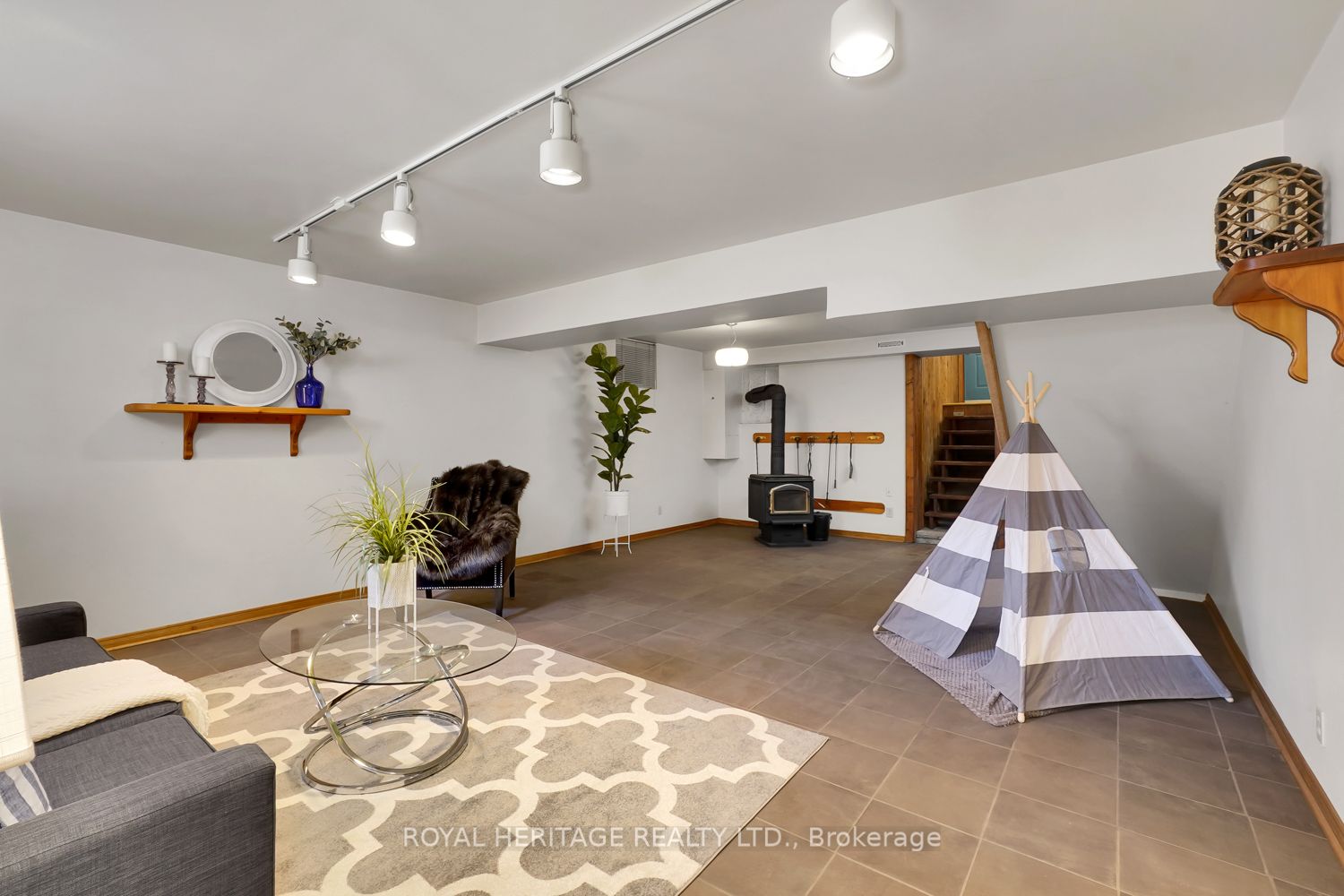 52 West Beach Road