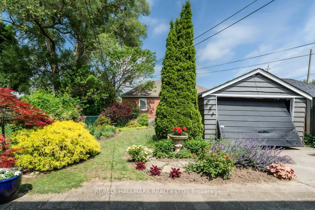 293 Glebemount Avenue