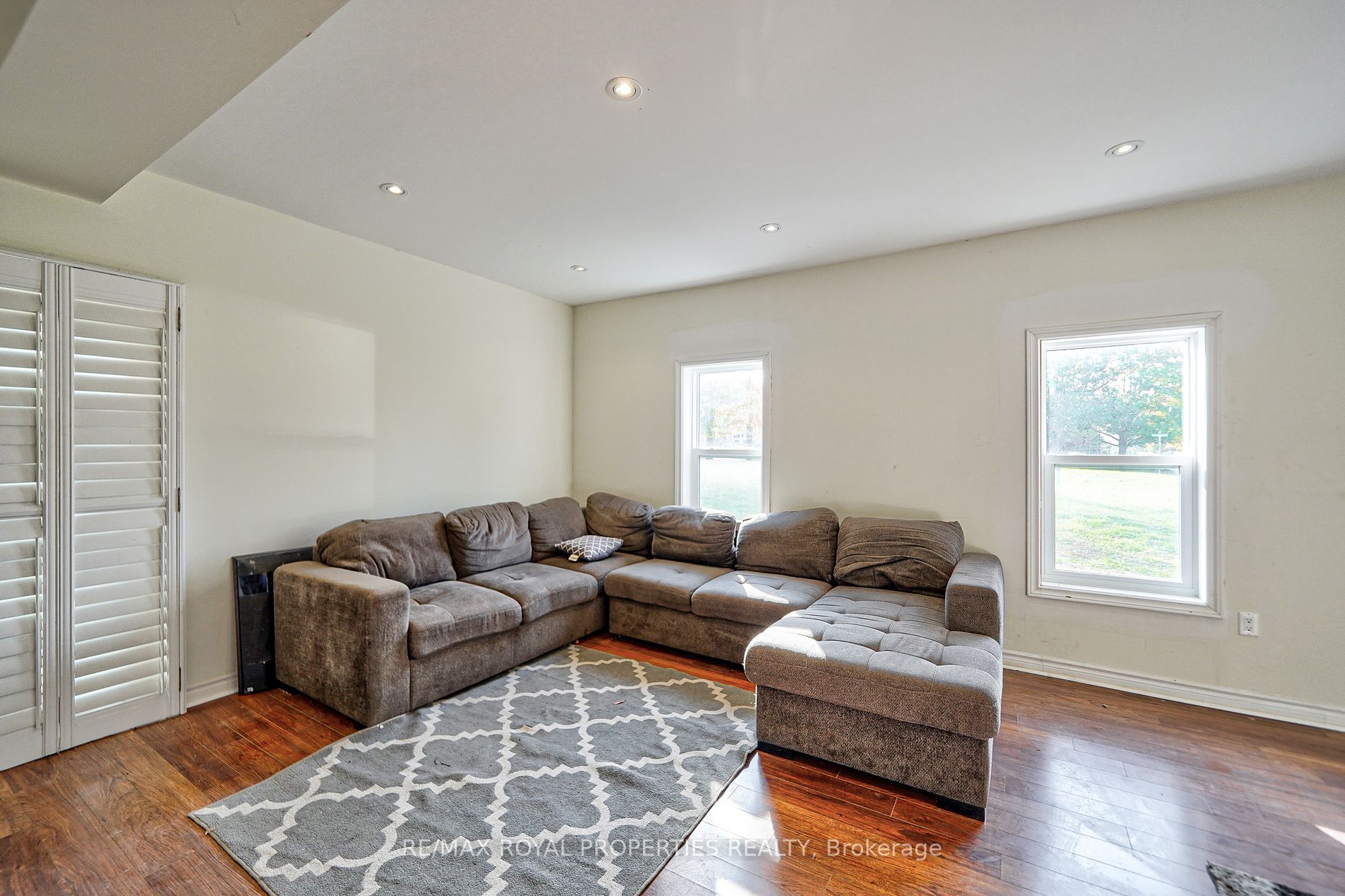 4973 Old Brock Rd