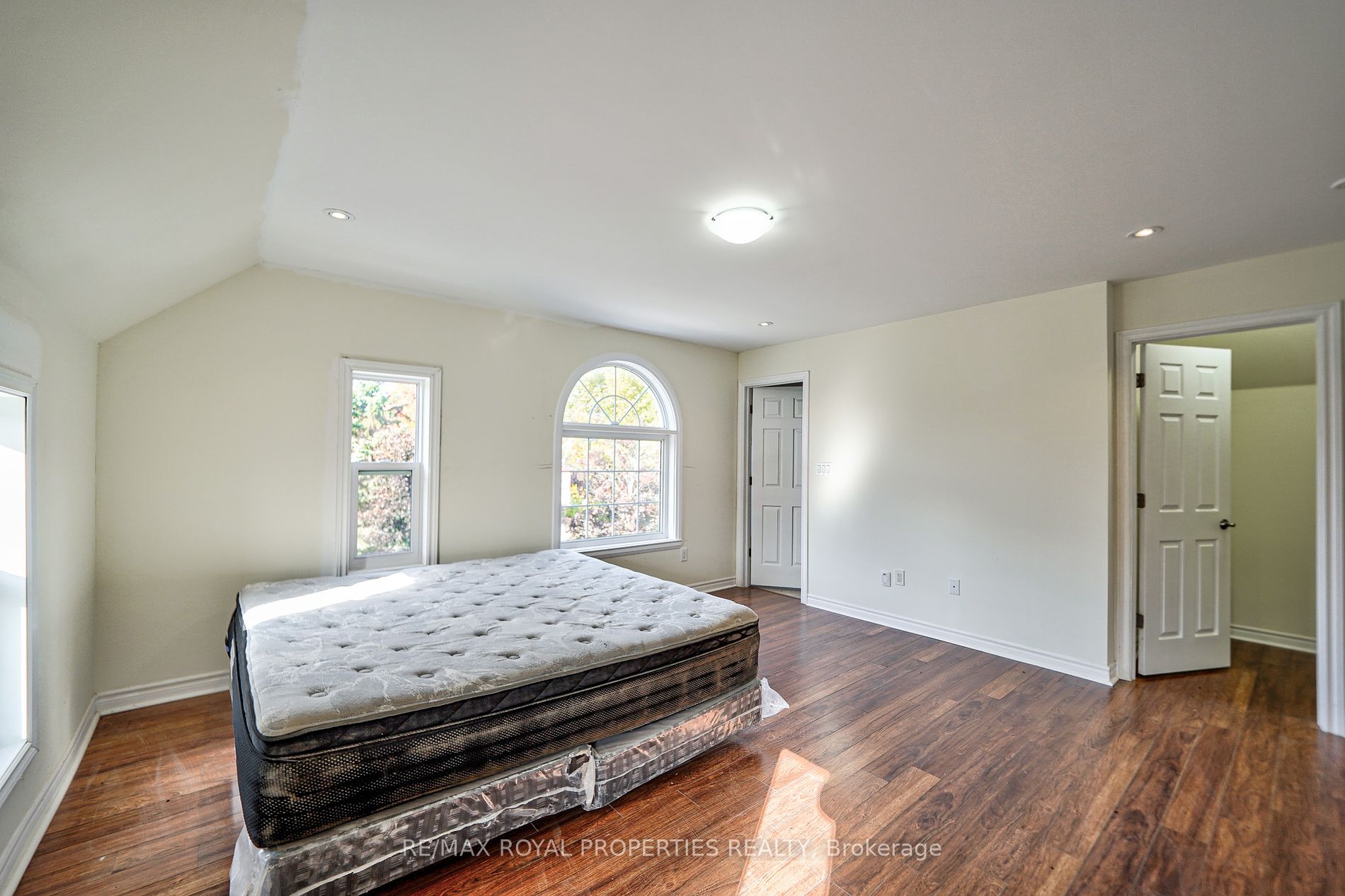 4973 Old Brock Rd