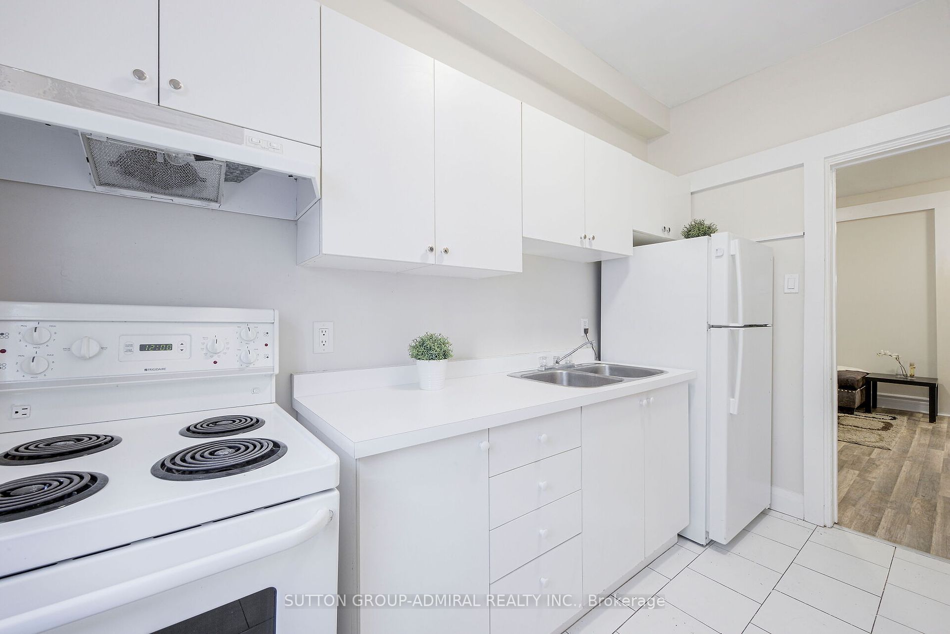 1934 Queen St E, #Upper